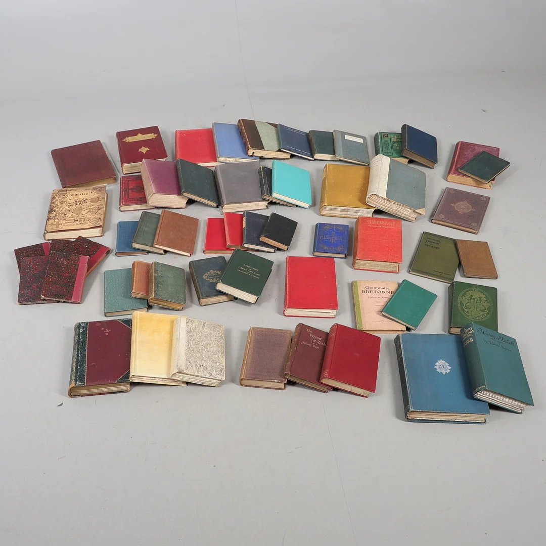 A COLLECTION OF NINETEENTH AND TWENTIETH CENTURY CLOTH AND LEATHER BOUND VOLUMES. — Books — Lawrences Auctioneers