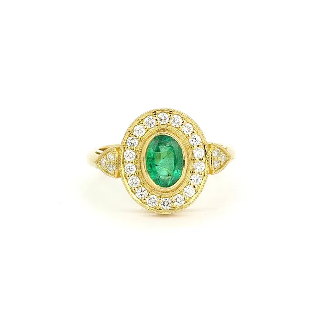 18CT GOLD EMERALD & DIAMOND RING.