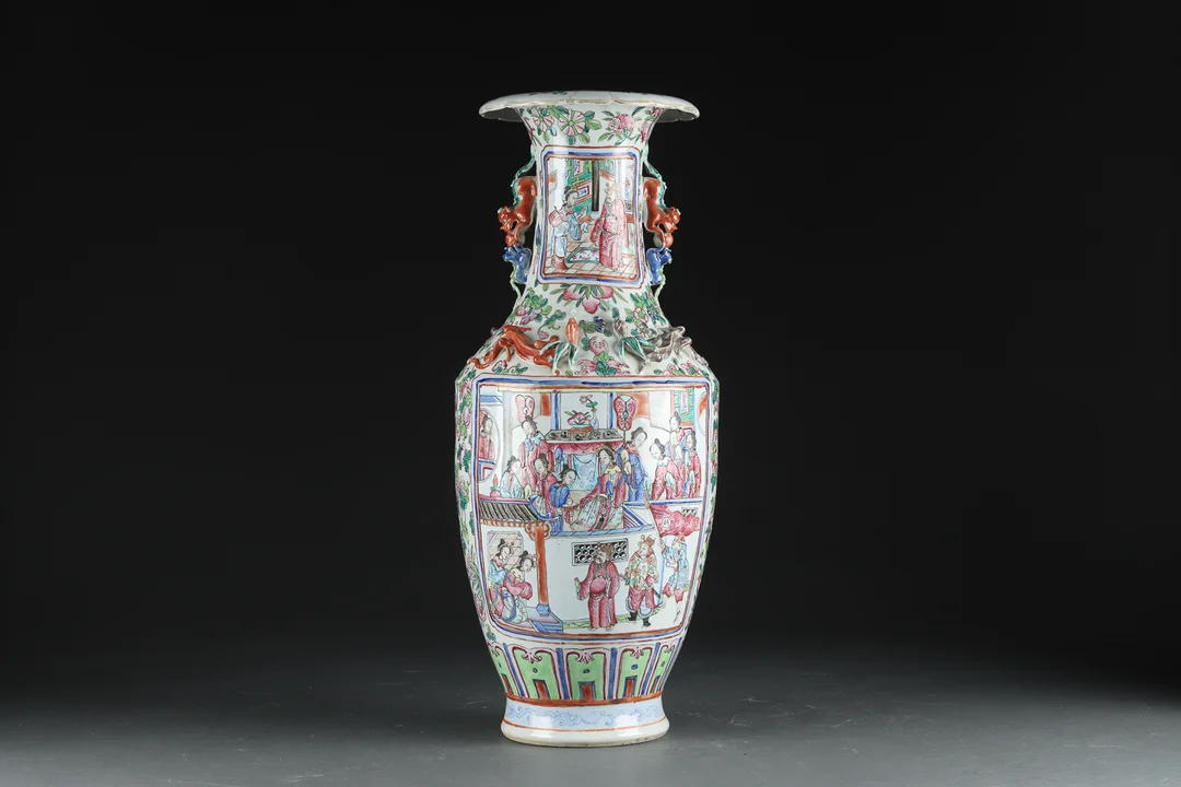 Kinesisk vase af porcelæn, 1900-tallets 2. halvdel — Hobby and collectibles/Asian art — Lauritz