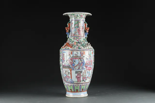 Kinesisk vase af porcelæn, 1900-tallets 2. halvdel