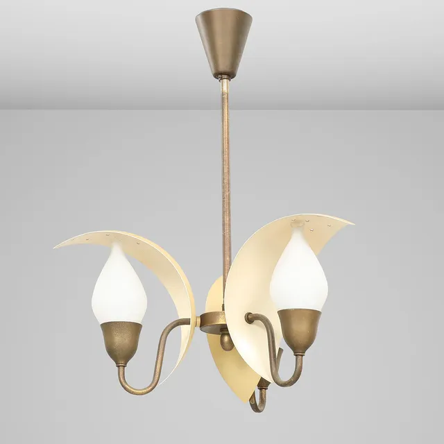 BENT KARLBY (1912–1998). Tre-armet loftslampe af messing og lakeret metal med perforeringer, skærme af opalglas, Fog & Mørup, Danmark, 1950'erne.
