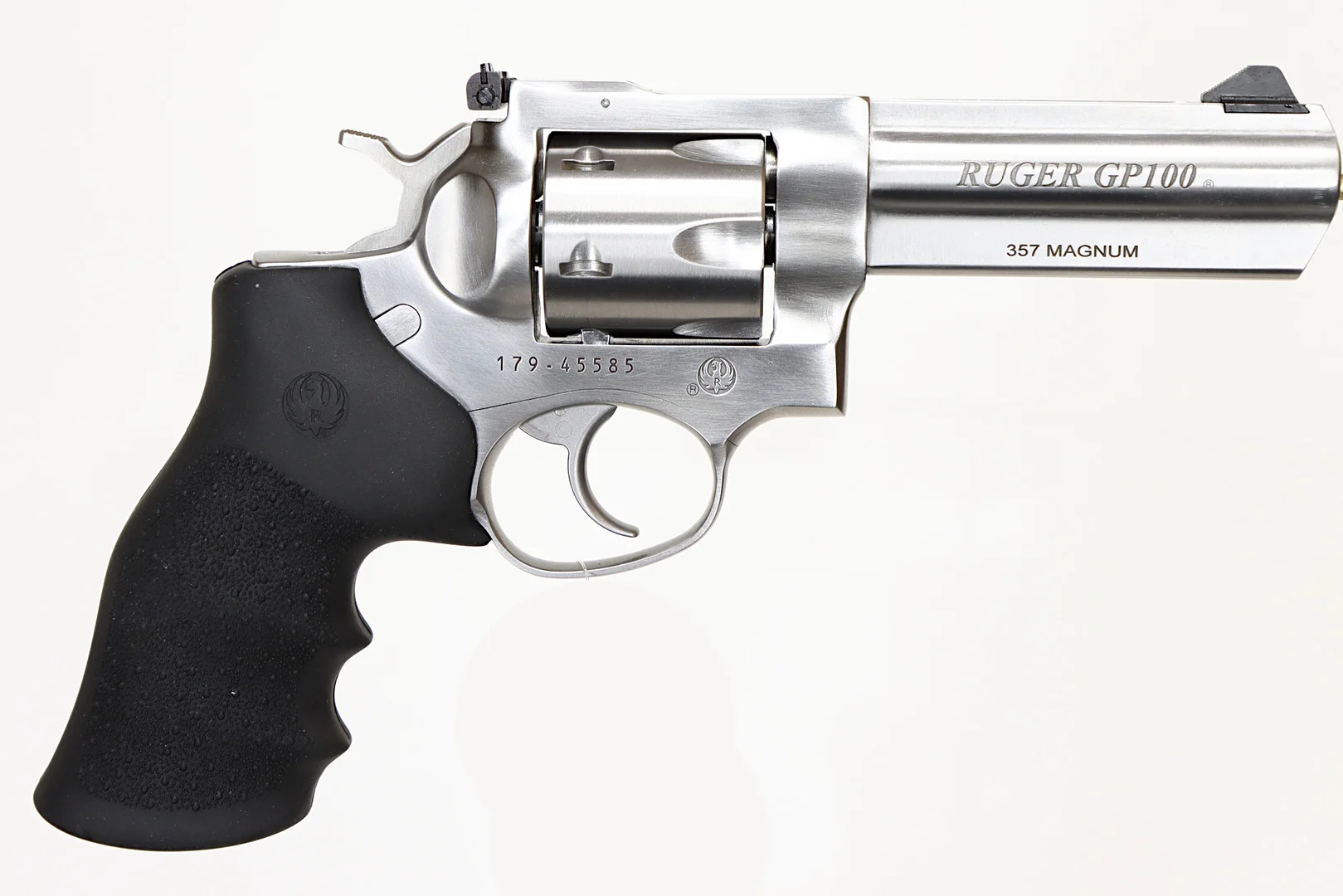 REVOLVER, Double Action, fabrikat Ruger, modell GP100, kaliber .357 Magnum, tillv.nr 179-45585, se-nr SE3351508. — Revolvers — Walter Borg