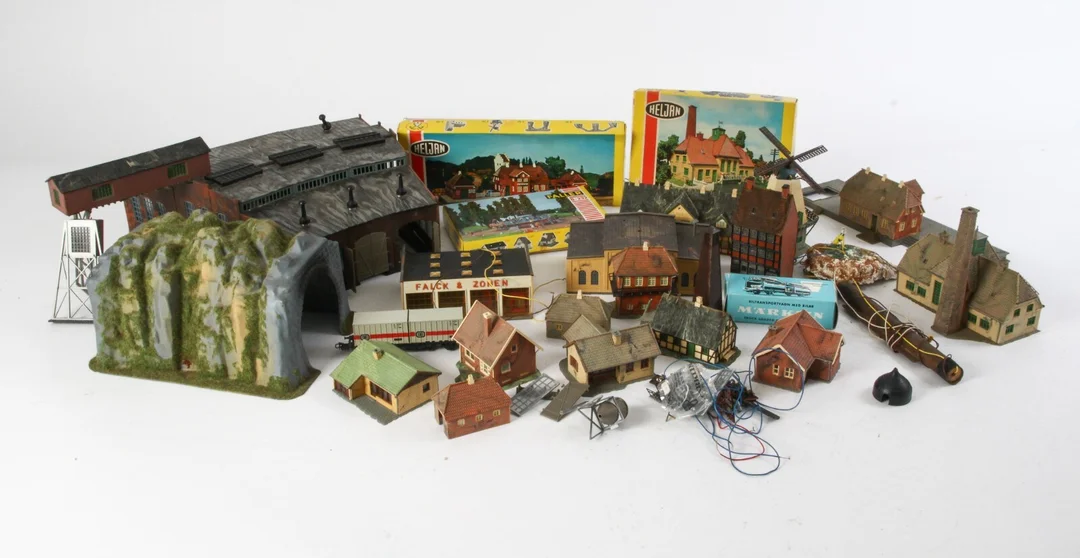 Collection of houses and buildings for model railways — Hobby and collectibles/Toys — Lauritz