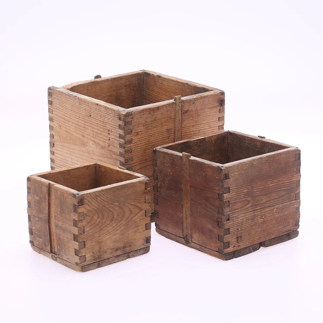 TRÄMÅTT allmoge, 1/2/5 Liter. — Bowls & Boxes — Auktionshuset Thelin & Johansson