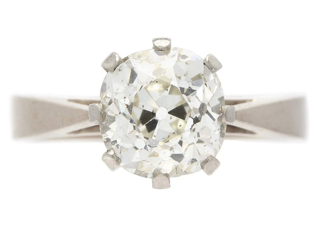 ENSTENSRING, 18K vitguld, gammalslipad diamant ca 2,00 ct, ca Ca(M)/SI2, Helsingborg 1977, stl 15,5 mm, vikt 4,1 g, diamanten är skadad och naggad vid rondist. — Smycken/Enstensring — Kaplans