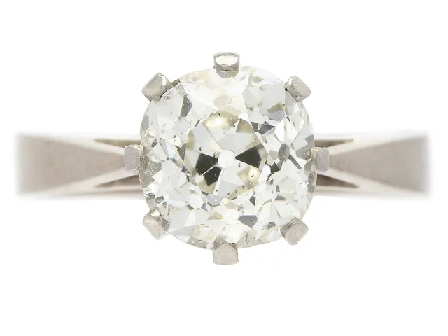 ENSTENSRING, 18K vitguld, gammalslipad diamant ca 2,00 ct, ca Ca(M)/SI2, Helsingborg 1977, stl 15,5 mm, vikt 4,1 g, diamanten är skadad och naggad vid rondist.