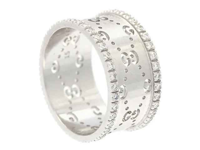 GUCCI, ring, Icon twirl, 18K vitguld, 74 briljantslipade diamanter ca 0,74 ctv, ca TW/VS, stl 17,5 mm, vikt 6, g, originaletui.
