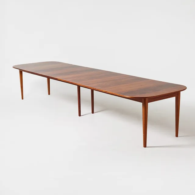 JOSEF FRANK. Matbord, Firma Svenskt Tenn, modellnummer 947, mahogny, fyra stycken iläggsskivor.