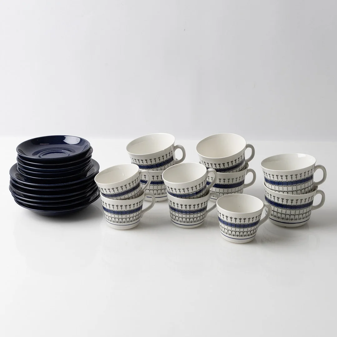 BERIT TERNELL. Koppar med fat "Smide", Gefle, (1966-1974), 23 delar. — European — Stockholms Auktionsverk Helsingborg