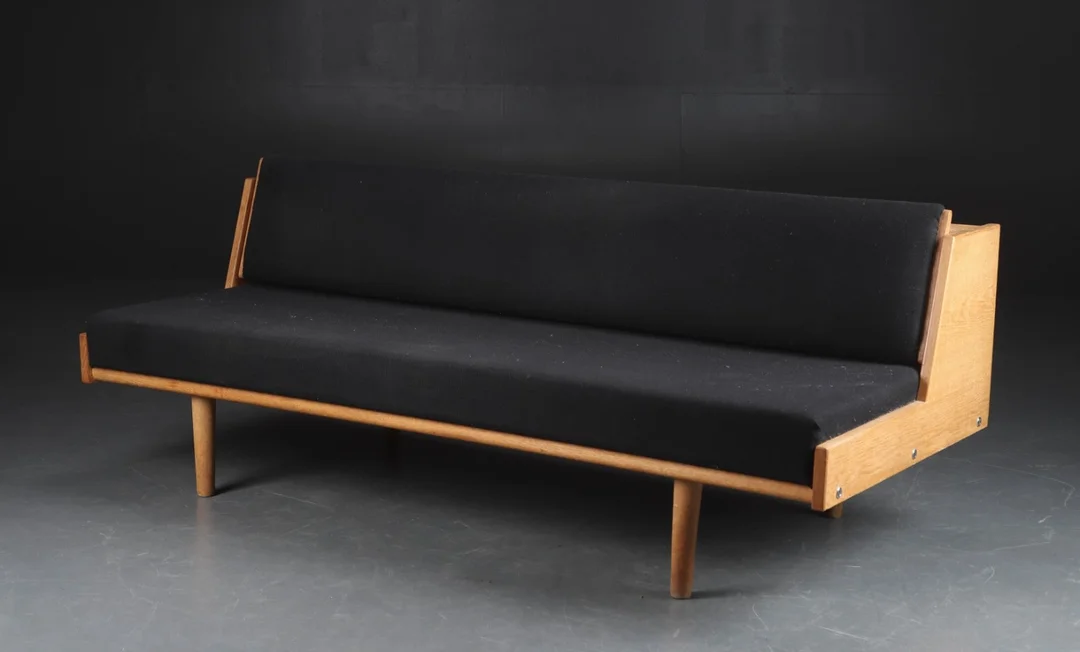Hans J. Wegner. Daybed made in oakwood, model GE-258 — Furniture/Lounge suites, sofas — Lauritz