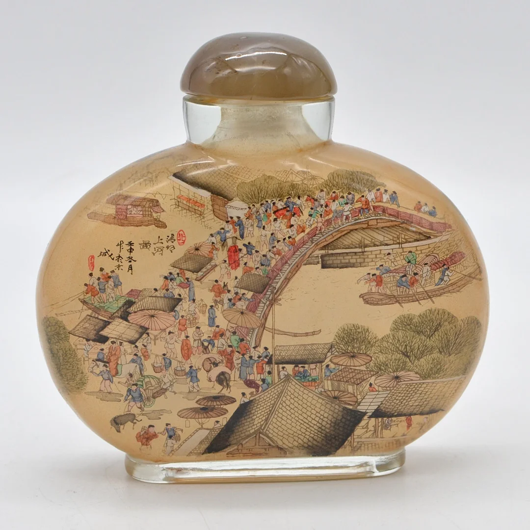 GROSSE CHINESISCHE SCHNUPFTABAKFLASCHE, BELEBTE MARKPLATZSZENE, FARBIGE INNENMALEREI, OVAL, UM 1900. — Other — Kunst- und Auktionshaus Kleinhenz