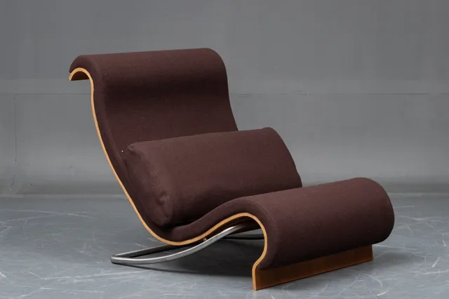 Jørn Utzon. 'Aurora', high-backed lounge chair walnut/wool