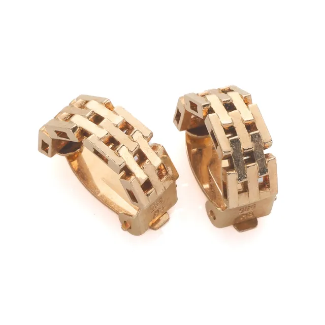 B. Hertz: A pair of ear clips of 14k gold. Total weight 5.5 g. (2)