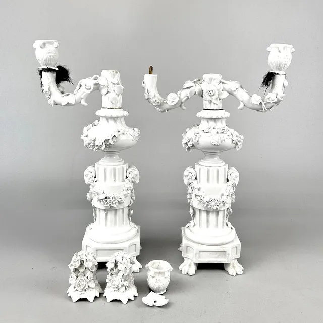 A PAIR OF WHITE MEISSEN PORCELAIN CANDLE STICKS.