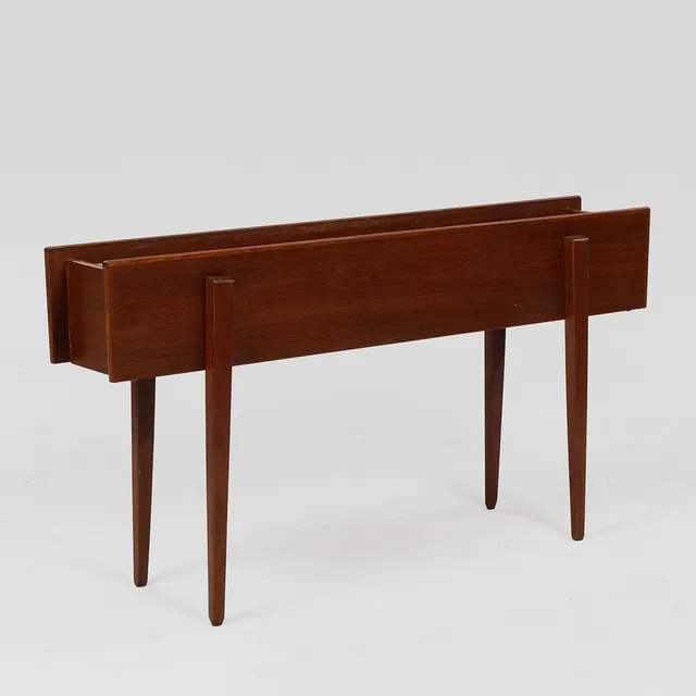 DANSK DESIGN. Blomsterkasse af teaktræ, ca. 1960'erne.