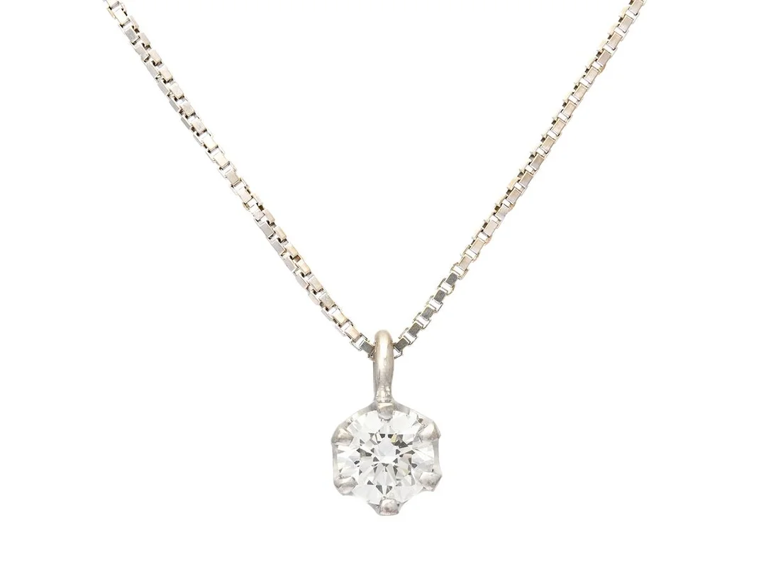 ENSTENSHÄNGE MED KEDJA, 18K vitguld, briljantslipad diamant 0,71 ct, TW(G)/VVS2, GIA dossier 5276299086, längd 41 cm, vikt 4,2 g. — Smycken/Hänge med kedja — Kaplans