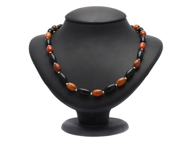 COLLIER, onyx, färgade och behandlade bruna stenar, lås i sterlingsilver, längd 58 cm.