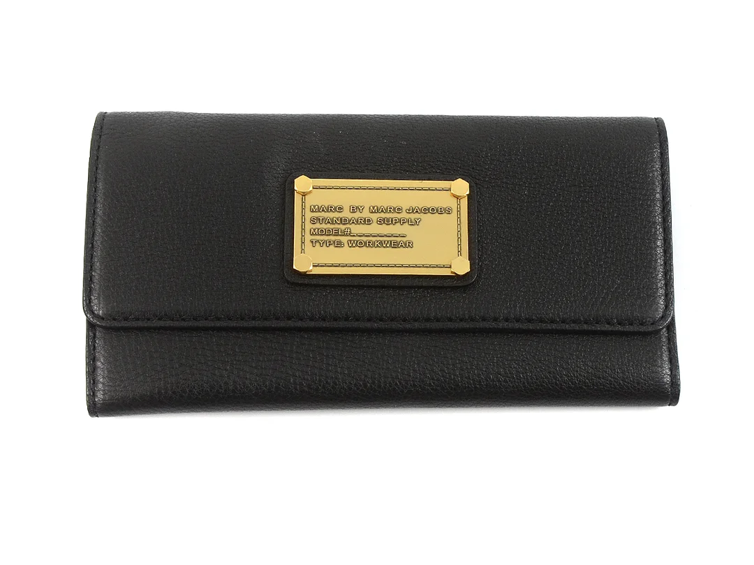 PLÅNBOK, MARC BY MARC JACOBS, svart läder, gulmetalldetaljer, 9 st kontokortsfack, mynt, sedel, 19x10x2 cm. — Accessoarer/Plånböcker — Kaplans