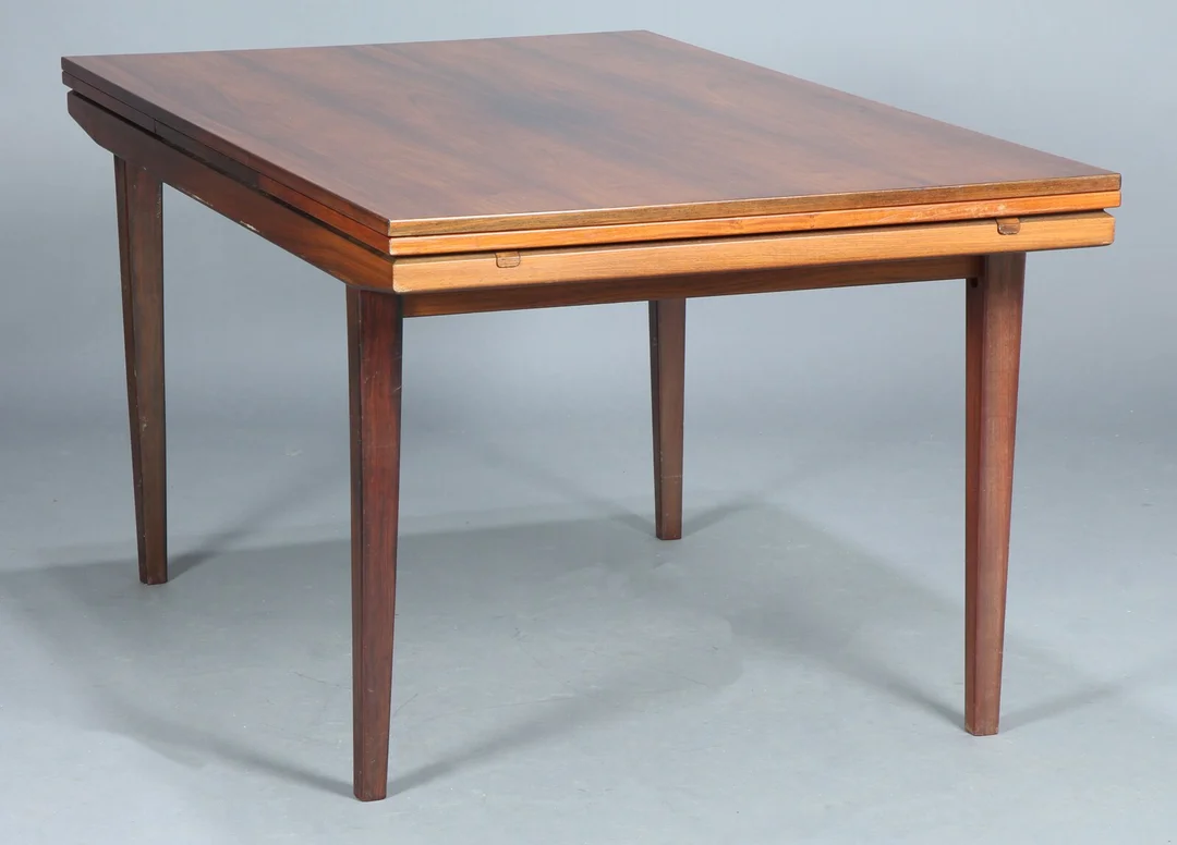 Dansk møbelproducent. Spisebord af palisander med hollandsk udtræk, ca. 1960'erne — Furniture/Dining tables, dining room furniture — Lauritz