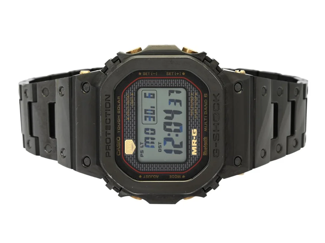 CASIO, G-Shock, Ref nr. MRG-B5000B-1JR, Boett nr. 221182A0016/201A182B, herrur, 43,2 mm, titan, quartz (Solar), mineralglas, integrerad originallänk (titan), viklås, ca 2021, box, ytterkartong. — Klockor/Casio — Kaplans