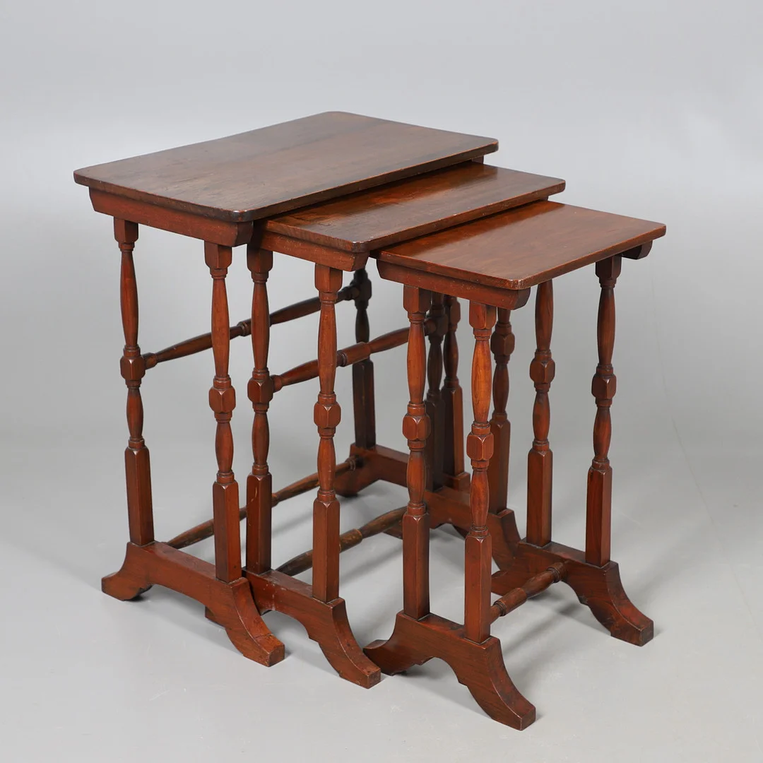 AN EARLY 20TH CENTURY NEST OF THREE MAHOGANY TABLES. — Tables — Lawrences Auctioneers