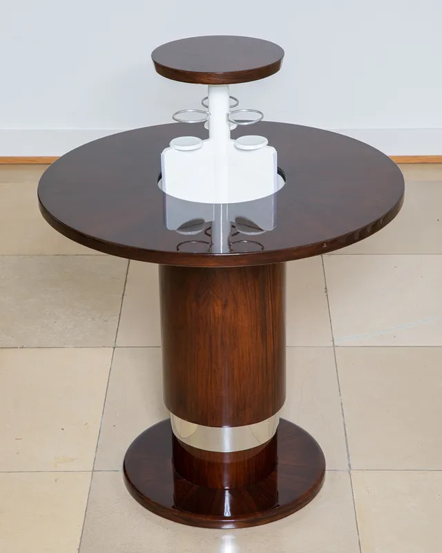 ART DECO. Beistelltisch mit versteckter Bar (3-200).