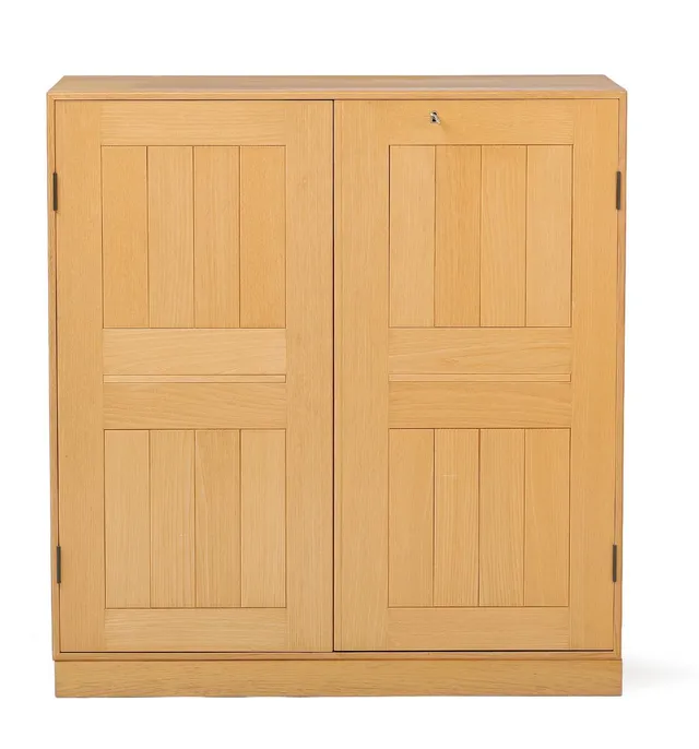 Solid elm cabinet, incl. plinth. Made and marked by Rud. Rasmussen Cabinetmaker's. H./W. 76 cm. D. 36 cm. (2)