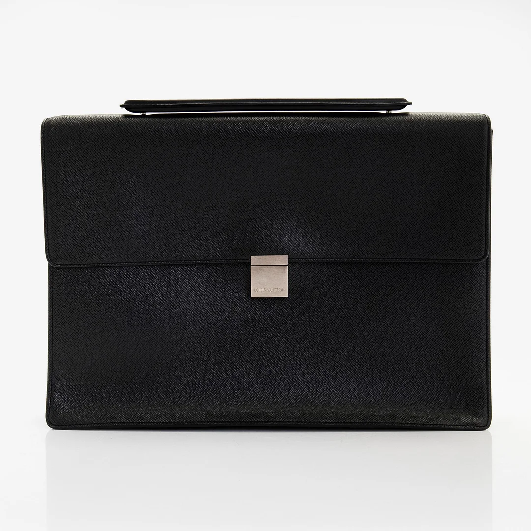 Louis Vuitton, portfölj, "Taiga Porte-Document Angara". — Vintage & Fashion/Väskor & Koffertar — Bukowskis