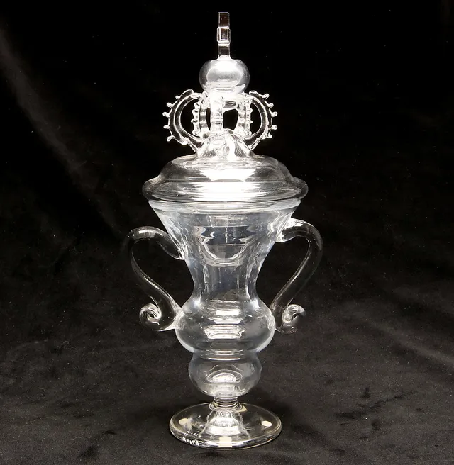 BENGT HEINTZE. Praktpokal, glas, Kosta, signerad, 1900-tal.