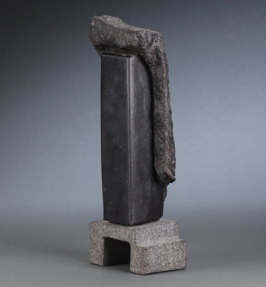 Ubekendt kunstner. Skulptur af granit. — Paintings and sculptures/Sculptures — Lauritz