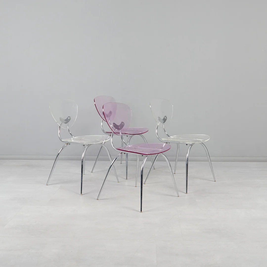 NEOMODERNISTISCHES Set Stühle, Acryl, Chromstahl, 1970/80er Jahre (4). — Armchairs & Chairs — Stockholms Auktionsverk Köln