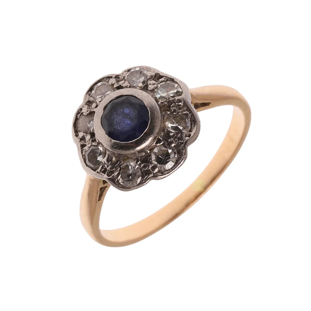 A SAPPHIRE AND DIAMOND CLUSTER RING. — Rings — Lawrences Auctioneers
