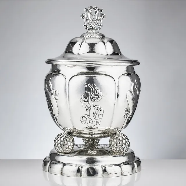 CG HALLBERG. A Swedish important silver bowl and cover, mark of CG Hallberg, Stockholm 1922. Swedish Grace.