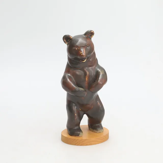 KARL GRÖSSL. Figurin, stengods, stående björn, signerad.