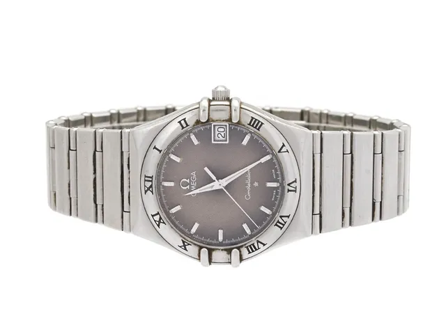 OMEGA, Constellation ´95, Cal 1532, Serie nr. 55054597, PIC nr. 1512.40.00, Ref nr. ST 396.1201, Boett nr. 396.1201, herrur, 33,5 mm, stål, quartz, safirglas (repor), datum, skadad urtavla, defekt (går ej, akut servicebehov), integrerad originallänk, viklås, Ref nr. 1552/862, ca 1995.