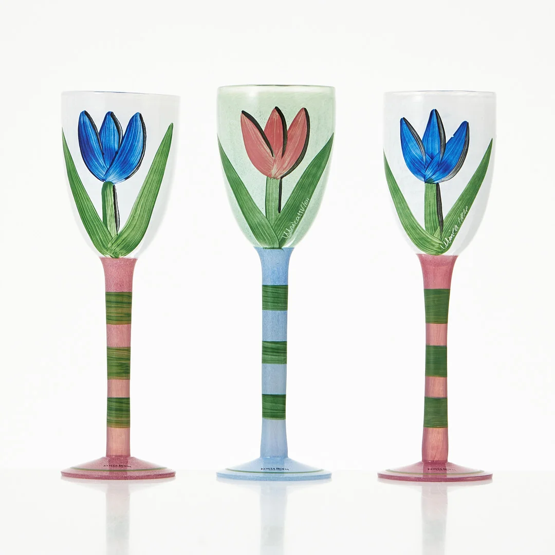 ULRICA HYDMAN-VALLIEN. VINGLAS, 3 st, "Tulipa", Kosta Boda, Artist Collection. — Art glass — Stockholms Auktionsverk Magasin 5
