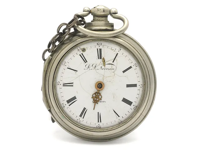 D.D. NEVEREN, London, fickur, 52 mm, Boett nr. 38, vitmetall, spindelgång, nyckeldragare, glas saknas, visare saknas, skadad urtavla, defekt, ytterboett, 59 mm, ca 1820.