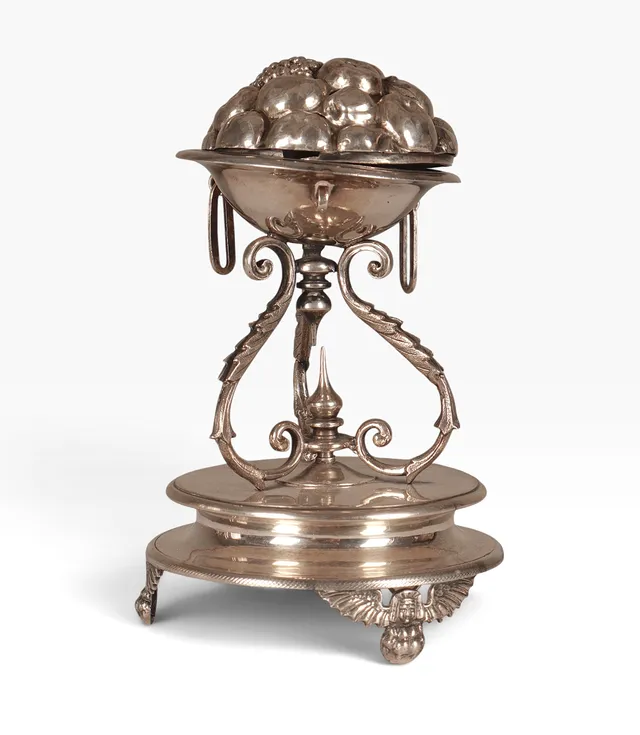 Salero de sobremesa isabelino en plata, de mediados del siglo XIX.