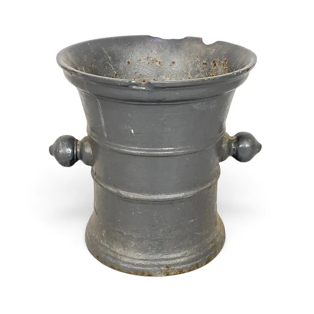 APOTEKSMORTEL, gjutjärn, möjligen Hellefors bruk, 1700-tal.