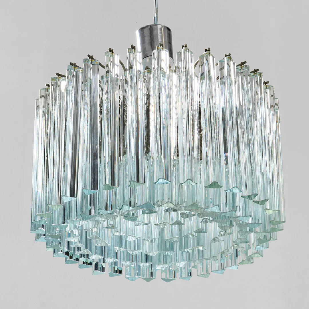 PAOLO VENINI. "Trilobi", taklampa, Venini, Italien 1960/70-tal, stomme i metall, behängd med prismor i klarglas. — Ceiling lights — Stockholms Auktionsverk Fine Art