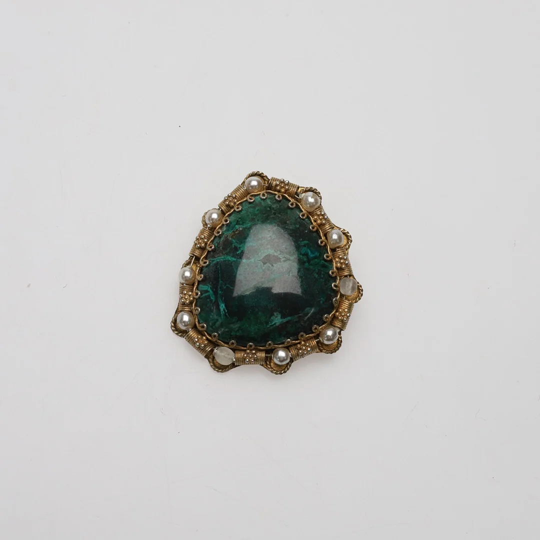 BROSCH/HÄNGE, förgyllt silver 925, eilatsten, mitten av 1900-talet, Israel. — Brooches & Pendants — Örebro Stadsauktioner