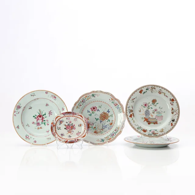 FAT, FEM ST. Porslin med famille rose-dekor. Kina, 1700-tal.