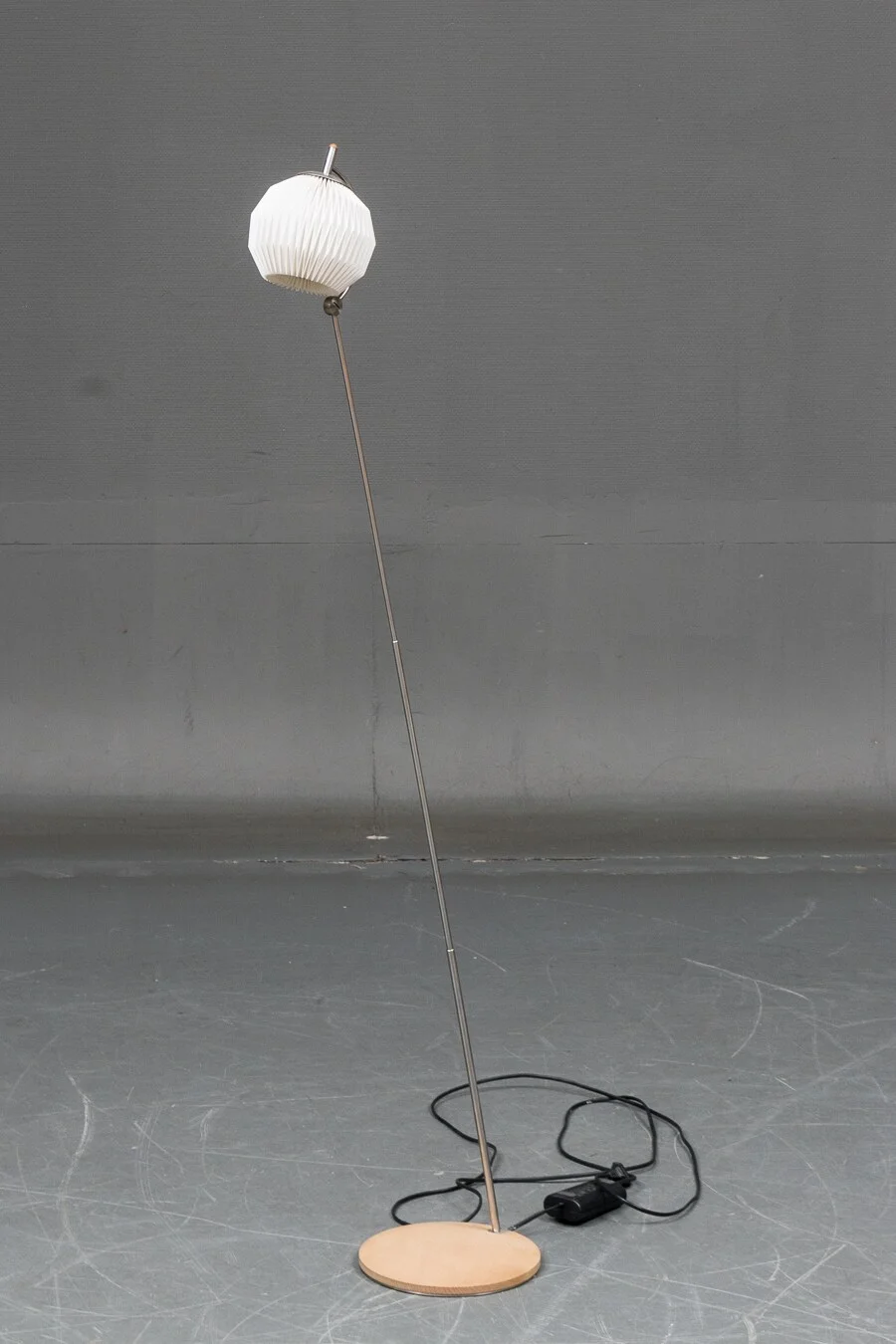 Le Kint. Halogen standerlampe, model 396 — Lamps and lighting/Floor lights — Lauritz