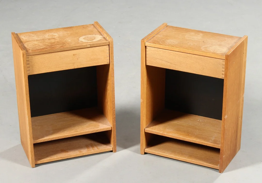 Møbelproducent. Par sengeborde, egetræ (2) — Furniture/Cabinets, chests of drawers — Lauritz