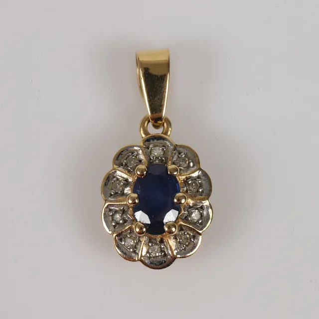 CARMOSÉHÄNGE, 18 K guld med safir och briljantslipade diamanter.