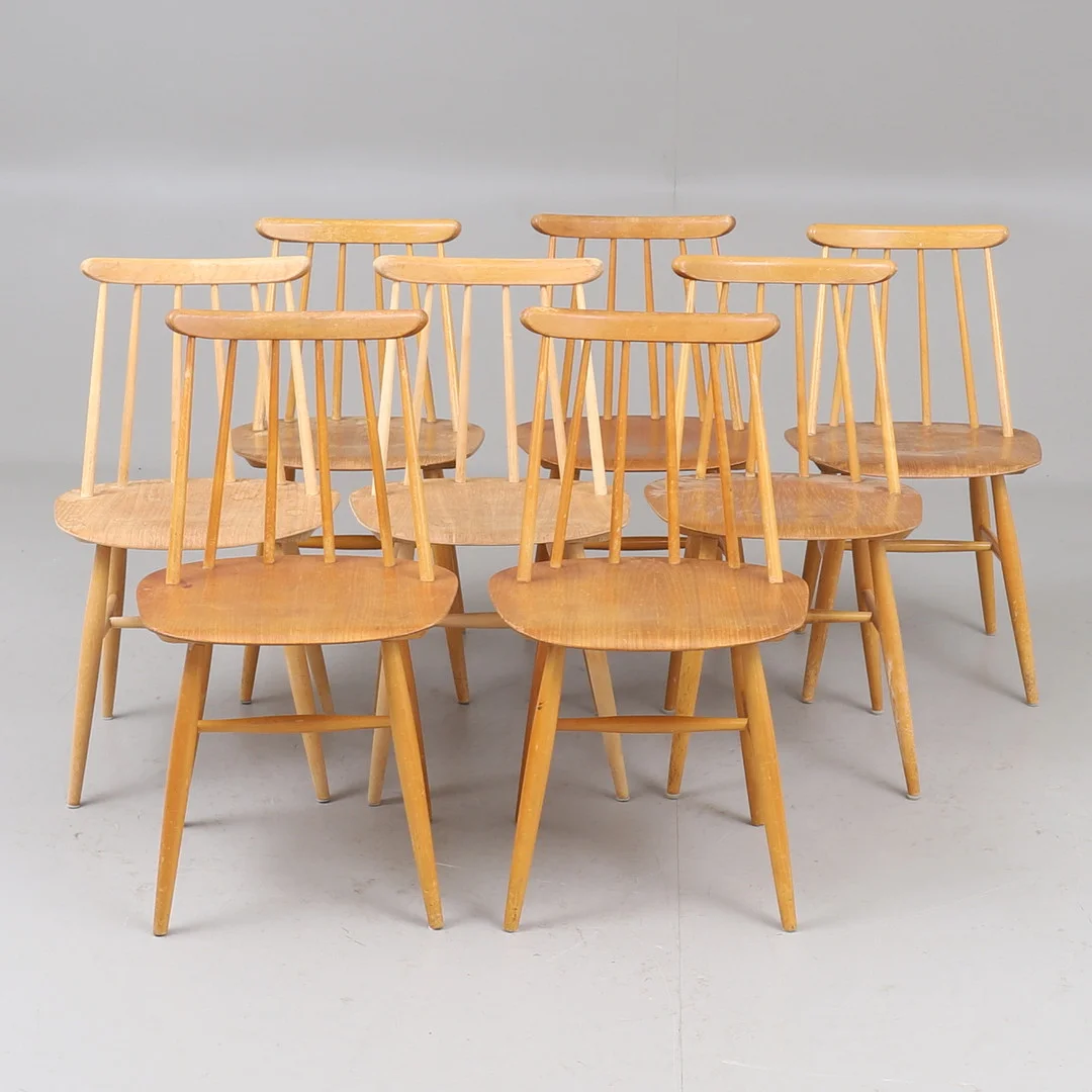 ILMARI TAPIOVAARA. Stolar 8 stycken, trä, "Fanett T55". — Armchairs & Chairs — RA Auktionsverket Norrköping