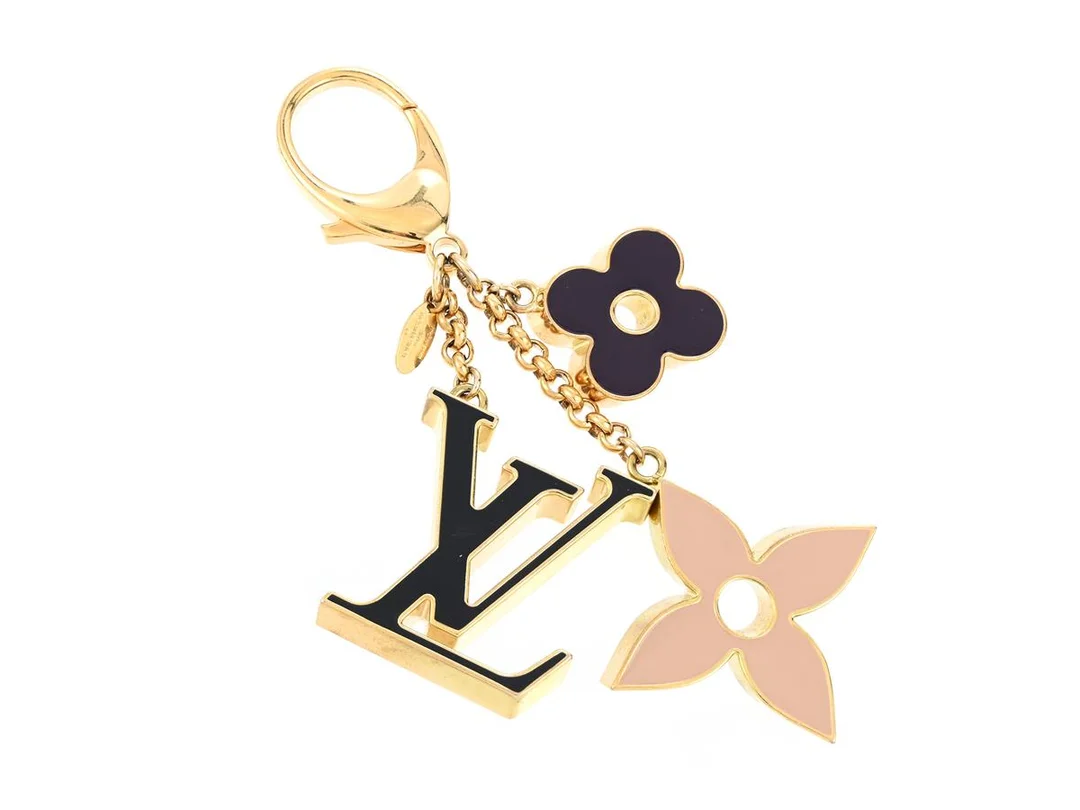 NYCKELRING, LOUIS VUITTON, Fleur de Monogram Bag Charm, gulmetall, brun, svart, beige emalj, längd 14 cm dustbag, ask. — Accessoarer/Nyckelringar — Kaplans