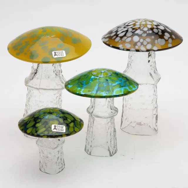 BO BORGSTRÖM. Glasskulpturer, 4 st, svampar.