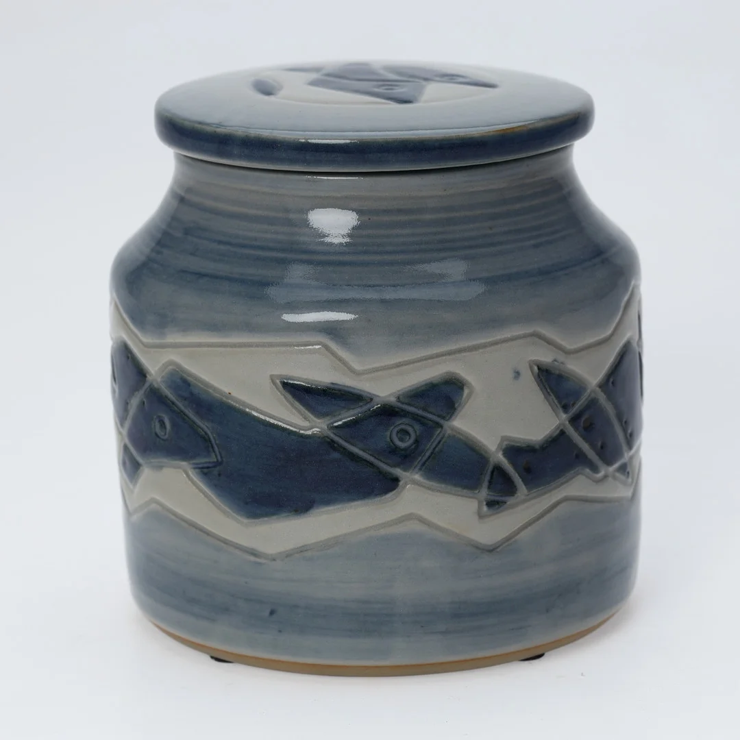JØRGEN MOGENSEN (1922-2004). Lågkrukke af glaseret stentøj, Royal Copenhagen, Danmark, formgivet 1960. — European — Palsgaard Kunstauktioner