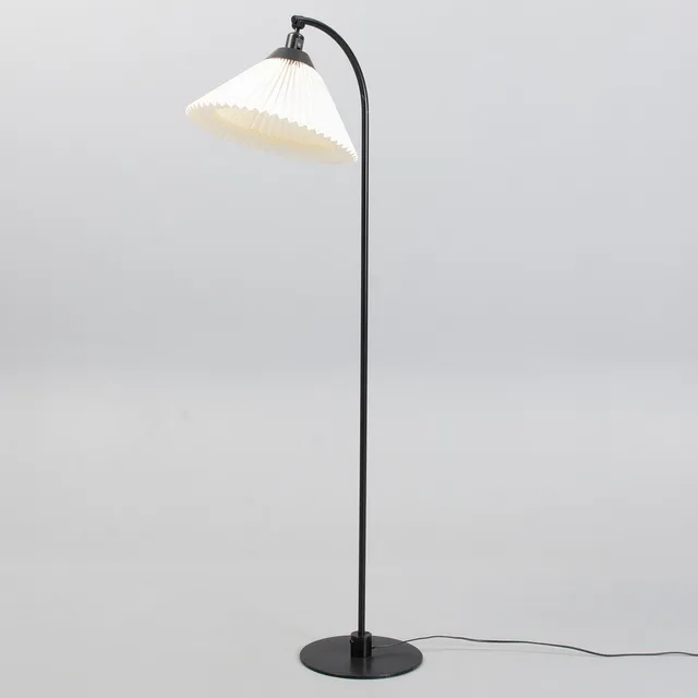 FLEMMING AGGER. Model 368 Gulvlampe, for Le Klint. Danmark.